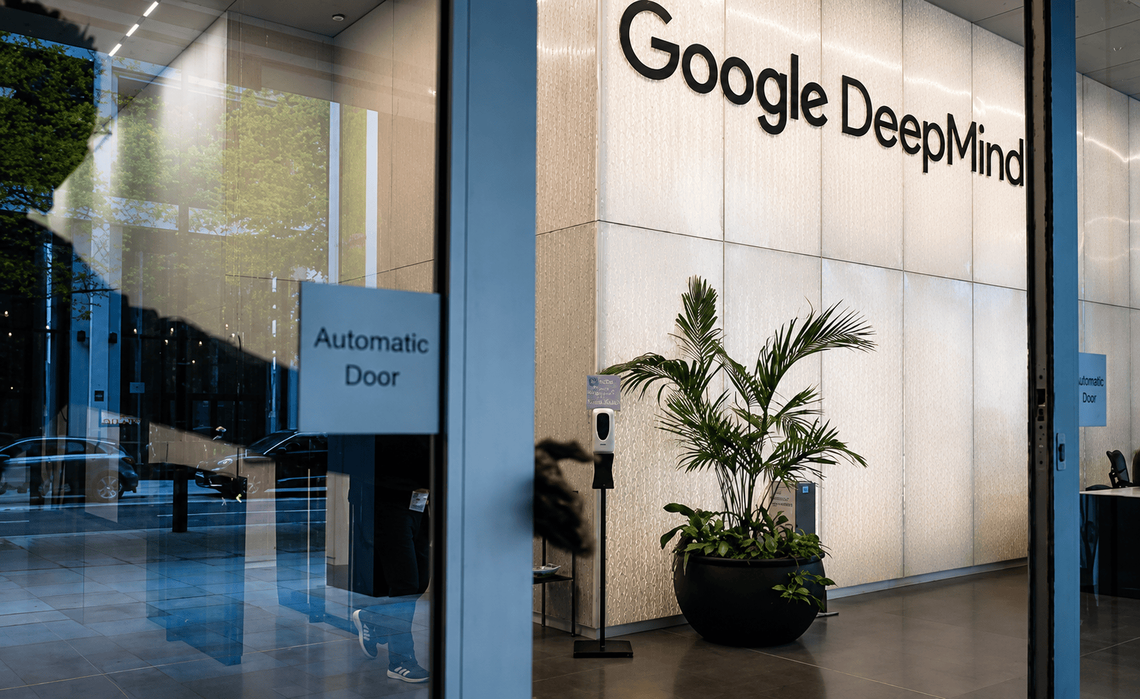 谷歌DeepMind悄悄换打法：Gemini不再死磕OpenAI，Flash系列成新主角