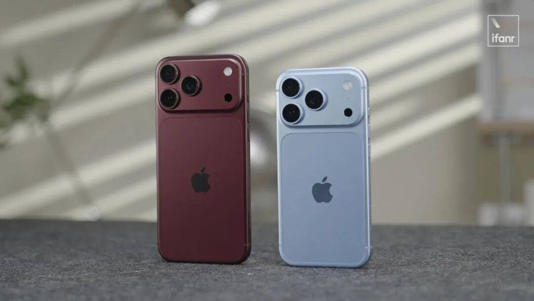 iPhone 18 Pro行情冰火两重天、OpenAI重启订阅，企业上云这波别错过